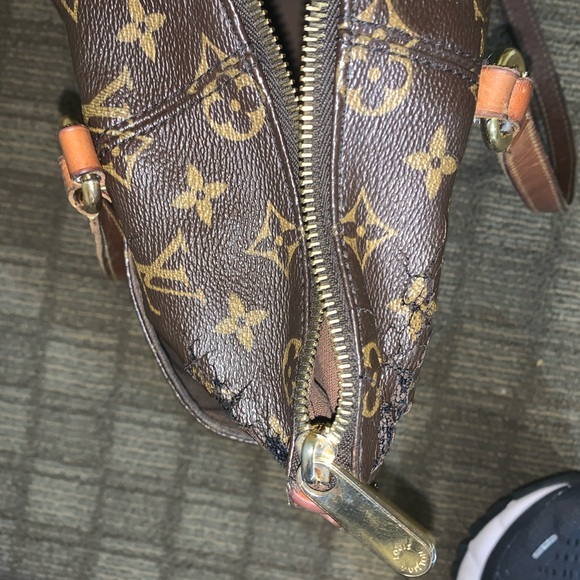 Louis Vuitton purse - Picture 8 of 11